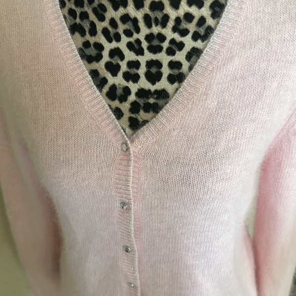 Women’s pink sweater, brand new with tags, 70% Angora rabbit hair/30% Nylon - Picture 2 of 5